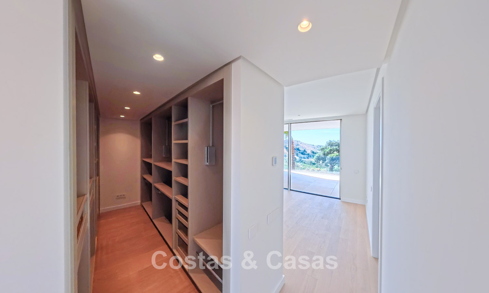 Contemporary new-build apartments with panoramic sea views for sale close to Elviria, East Marbella 802041