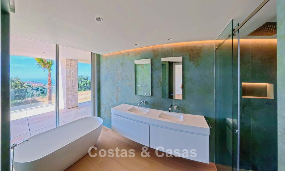 Contemporary new-build apartments with panoramic sea views for sale close to Elviria, East Marbella 802042
