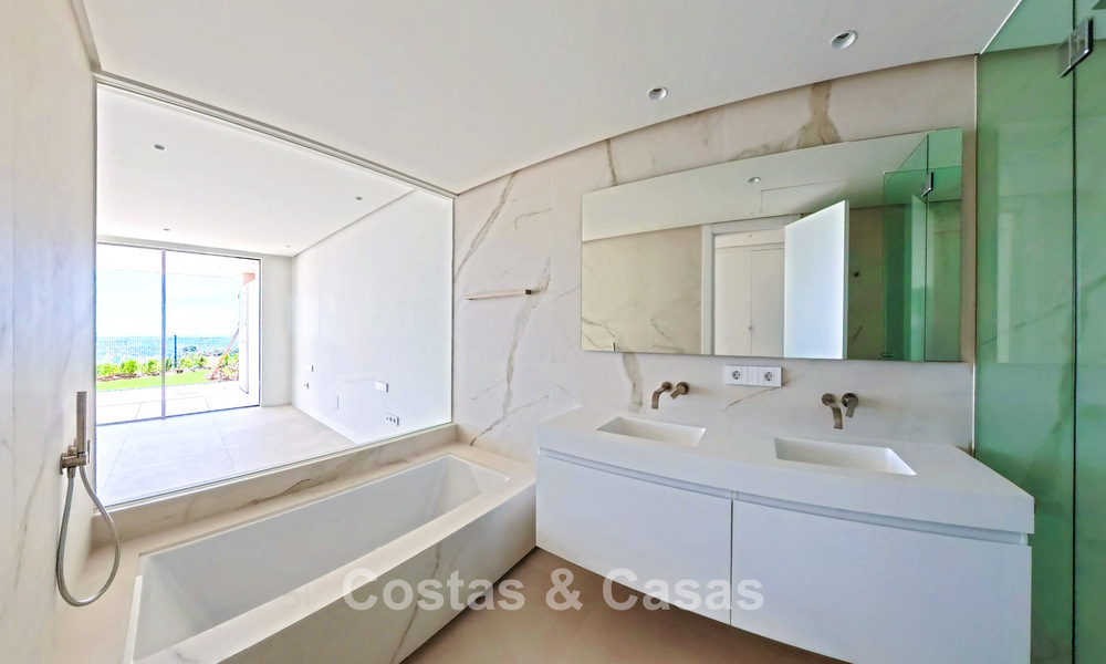 Contemporary new-build apartments with panoramic sea views for sale close to Elviria, East Marbella 802049