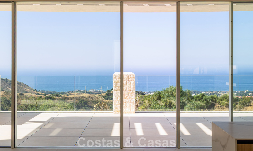 Contemporary new-build apartments with panoramic sea views for sale close to Elviria, East Marbella 802051
