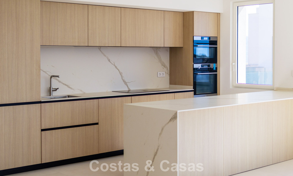 Contemporary new-build apartments with panoramic sea views for sale close to Elviria, East Marbella 802052