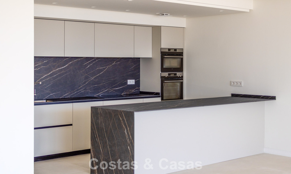 Contemporary new-build apartments with panoramic sea views for sale close to Elviria, East Marbella 802053