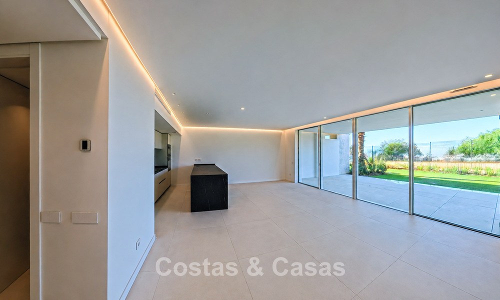 Contemporary new-build apartments with panoramic sea views for sale close to Elviria, East Marbella 802057