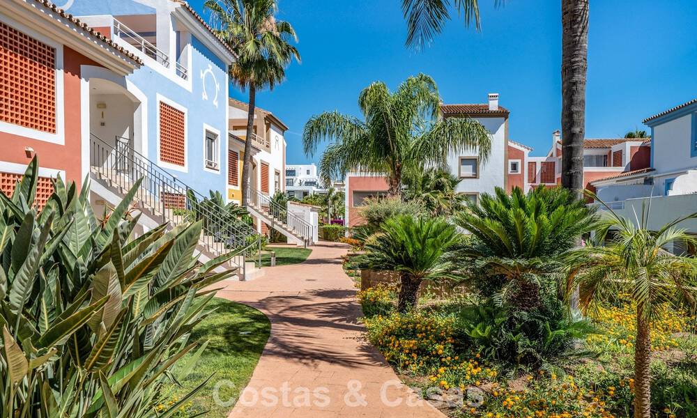 Top-floor apartment for sale on the New Golden Mile between Marbella and Estepona town centre 802060