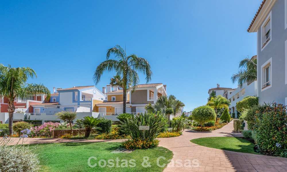 Top-floor apartment for sale on the New Golden Mile between Marbella and Estepona town centre 802061