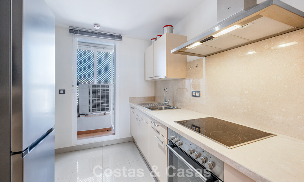 Top-floor apartment for sale on the New Golden Mile between Marbella and Estepona town centre 802070