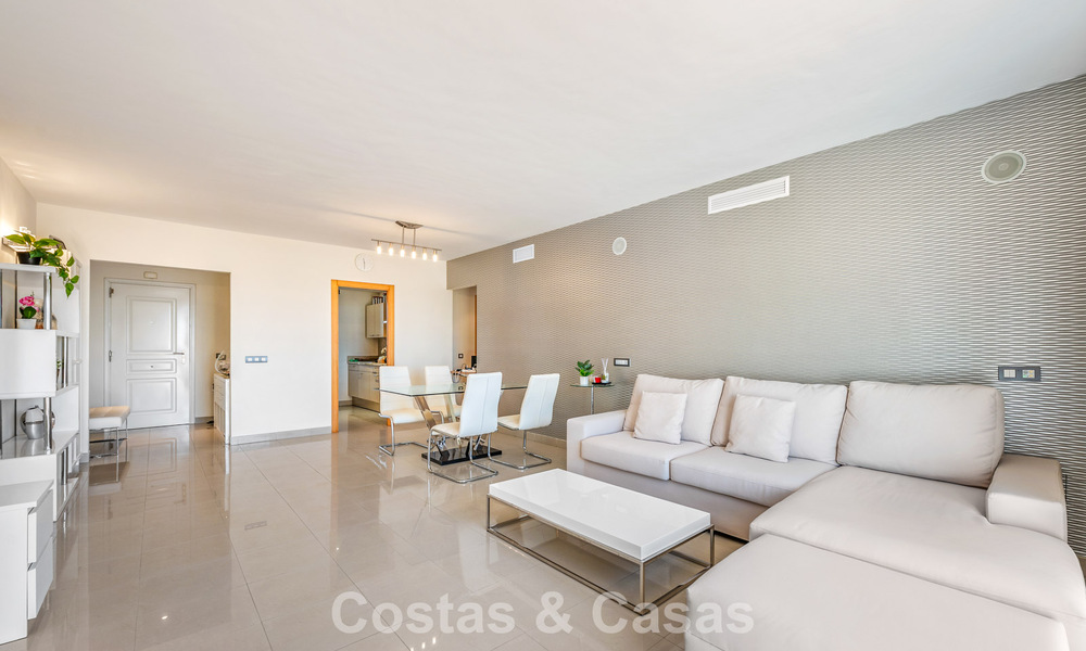 Top-floor apartment for sale on the New Golden Mile between Marbella and Estepona town centre 802080
