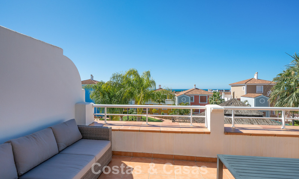 Top-floor apartment for sale on the New Golden Mile between Marbella and Estepona town centre 802084