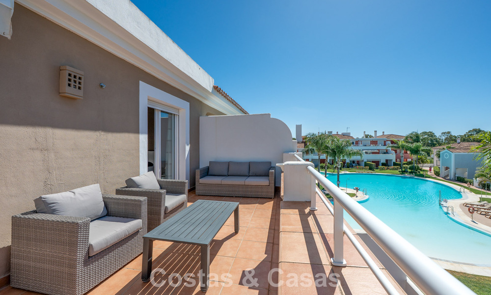 Top-floor apartment for sale on the New Golden Mile between Marbella and Estepona town centre 802089