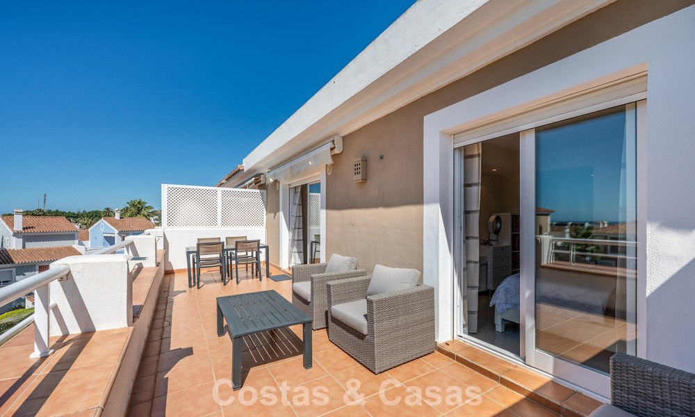 Top-floor apartment for sale on the New Golden Mile between Marbella and Estepona town centre 802090