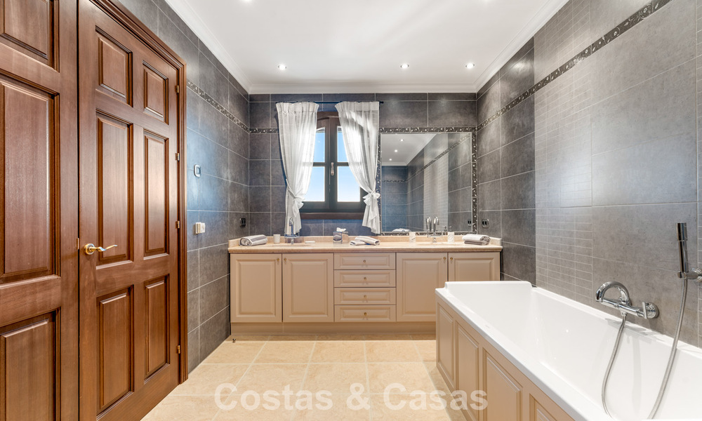 Elegant Spanish estate (Finca) for sale in a green setting on the New Golden Mile between Marbella and Estepona 802233