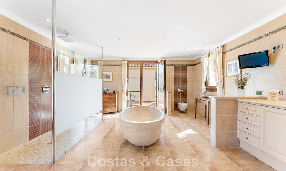 Elegant Spanish estate (Finca) for sale in a green setting on the New Golden Mile between Marbella and Estepona 802239