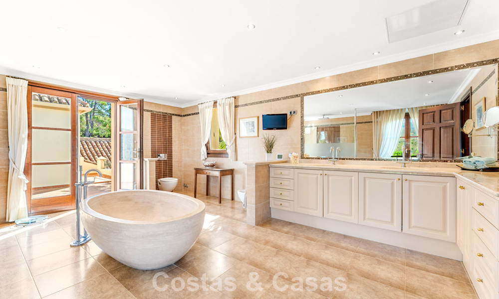 Elegant Spanish estate (Finca) for sale in a green setting on the New Golden Mile between Marbella and Estepona 802240