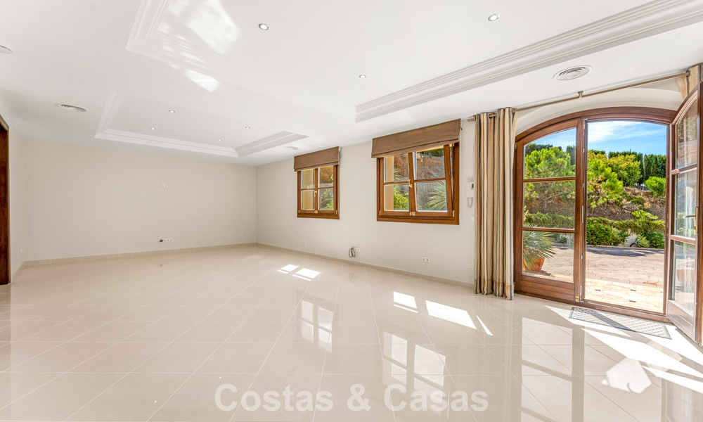 Elegant Spanish estate (Finca) for sale in a green setting on the New Golden Mile between Marbella and Estepona 802246
