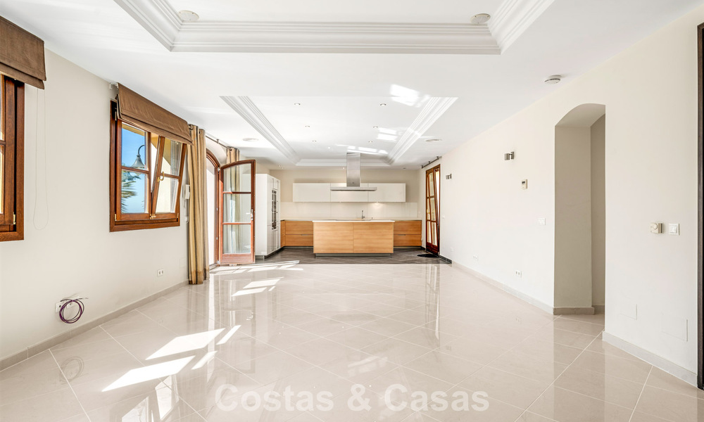 Elegant Spanish estate (Finca) for sale in a green setting on the New Golden Mile between Marbella and Estepona 802247