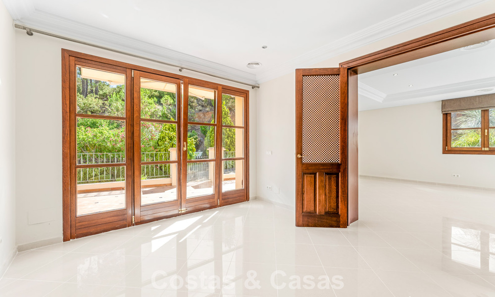 Elegant Spanish estate (Finca) for sale in a green setting on the New Golden Mile between Marbella and Estepona 802248