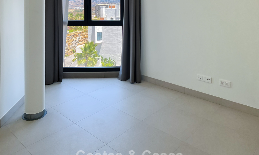 Modern corner apartment in exclusive boutique resort with panoramic sea views close to La Cala de Mijas, Costa del Sol 802125
