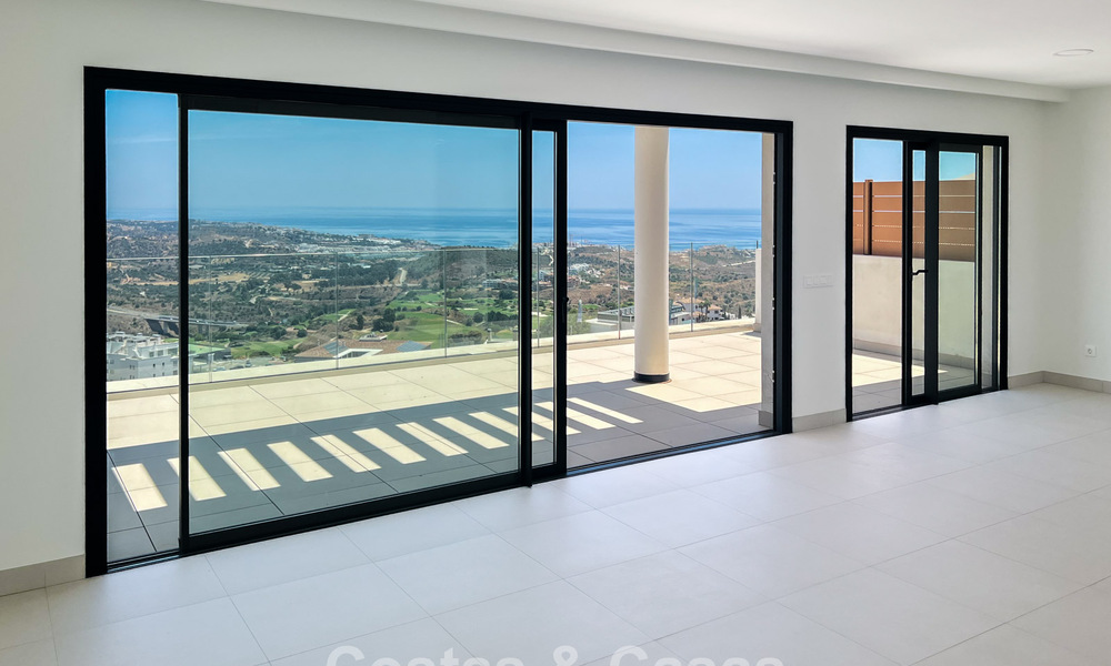 Modern corner apartment in exclusive boutique resort with panoramic sea views close to La Cala de Mijas, Costa del Sol 802127