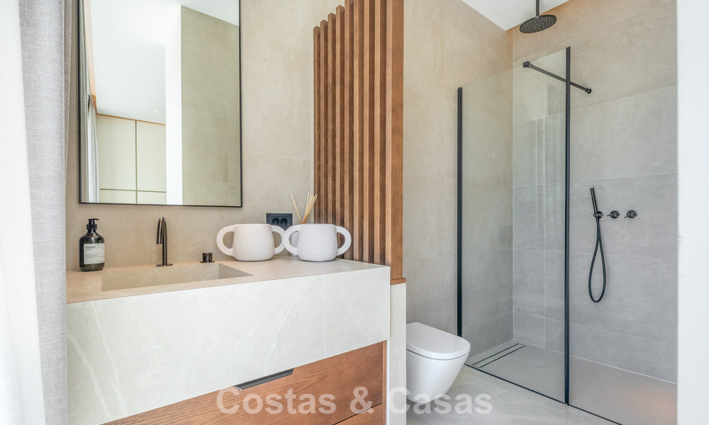Move-in ready contemporary luxury villa for sale in a gated community in Marbella - Benahavís 802415