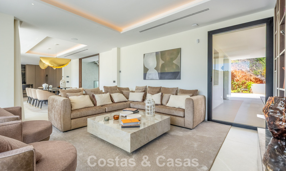 Move-in ready contemporary luxury villa for sale in a gated community in Marbella - Benahavís 802417
