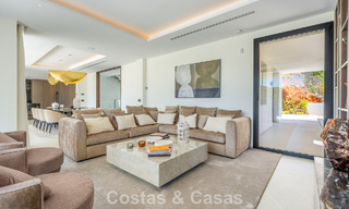 Move-in ready contemporary luxury villa for sale in a gated community in Marbella - Benahavís 802417 