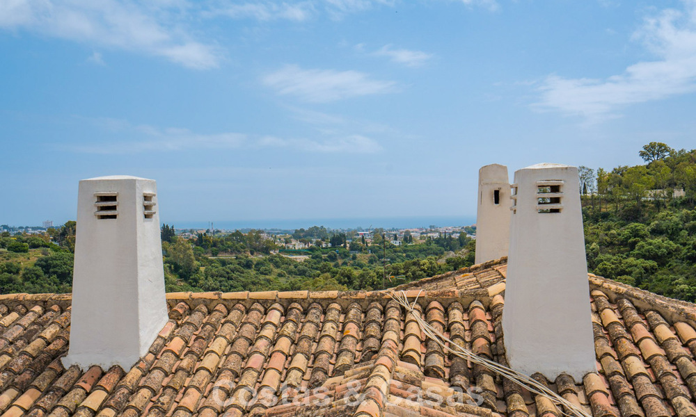 Stylish renovated apartment with sea views for sale in the hills of Marbella - Benahavís 802430