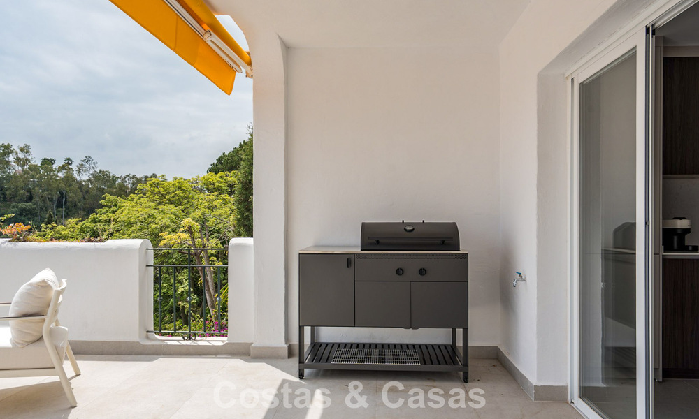 Stylish renovated apartment with sea views for sale in the hills of Marbella - Benahavís 802431