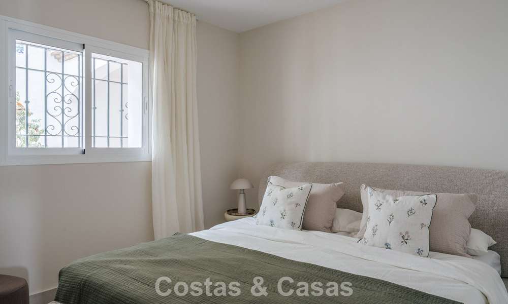 Stylish renovated apartment with sea views for sale in the hills of Marbella - Benahavís 802434