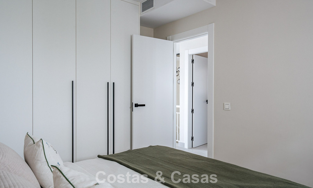 Stylish renovated apartment with sea views for sale in the hills of Marbella - Benahavís 802435