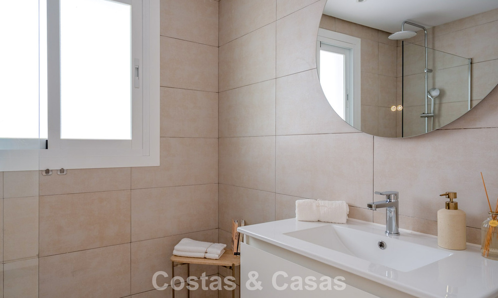 Stylish renovated apartment with sea views for sale in the hills of Marbella - Benahavís 802439