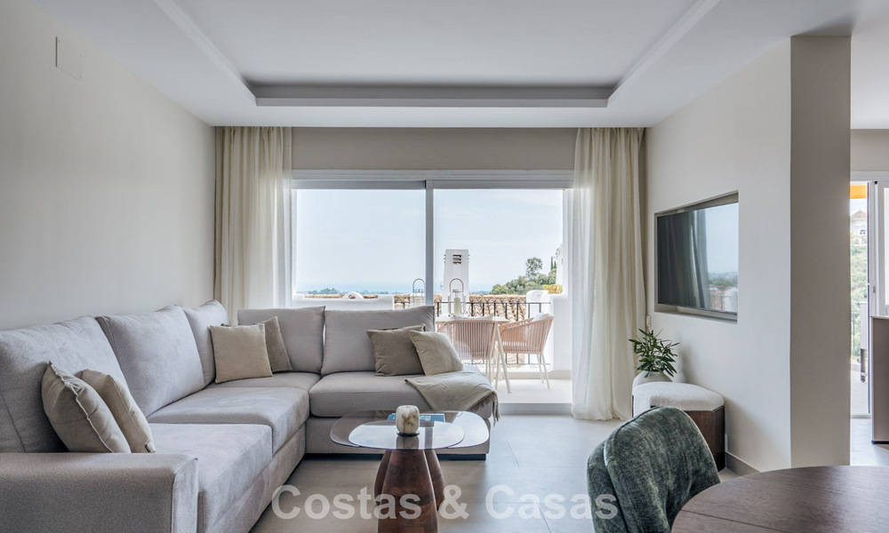 Stylish renovated apartment with sea views for sale in the hills of Marbella - Benahavís 802441