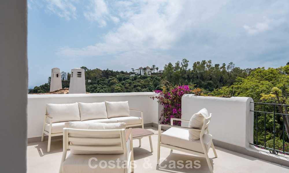Stylish renovated apartment with sea views for sale in the hills of Marbella - Benahavís 802451