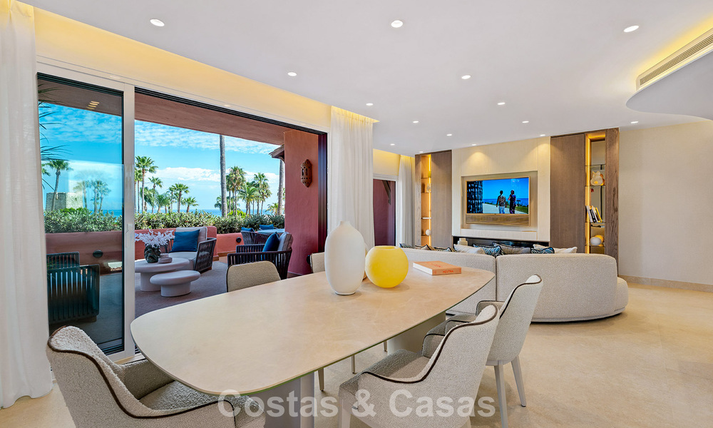 Modernised luxury beachfront apartment for sale in a prestigious beachfront development between Marbella and Estepona 802486