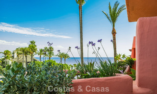 Modernised luxury beachfront apartment for sale in a prestigious beachfront development between Marbella and Estepona 802487 