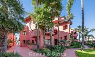 Modernised luxury beachfront apartment for sale in a prestigious beachfront development between Marbella and Estepona 802489 