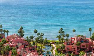 Modernised luxury beachfront apartment for sale in a prestigious beachfront development between Marbella and Estepona 802497 