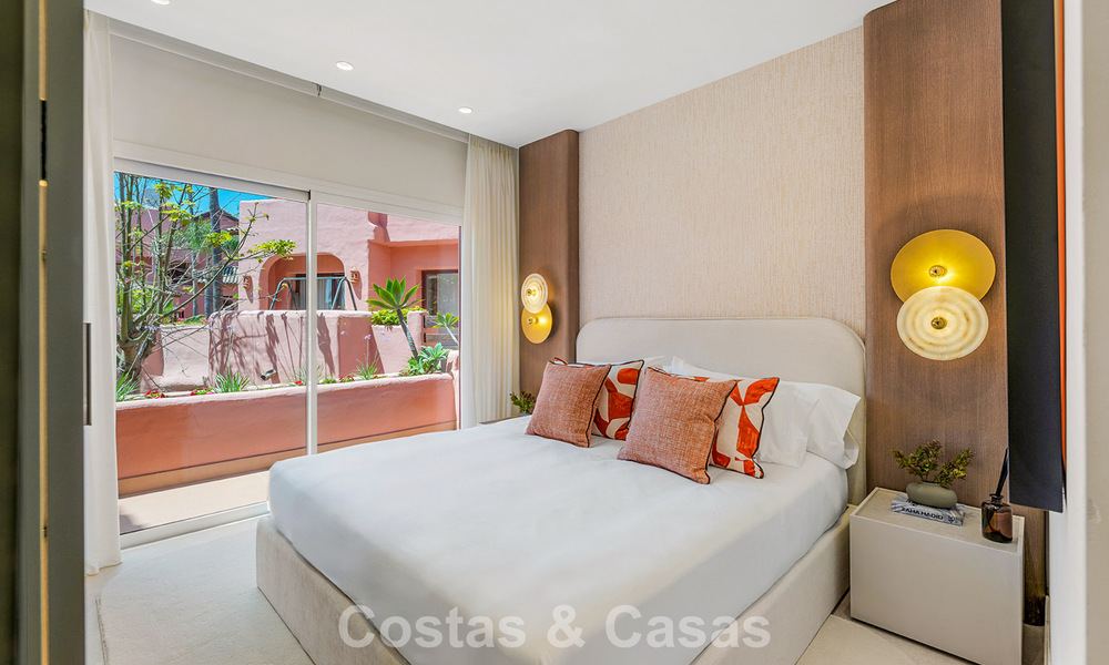 Modernised luxury beachfront apartment for sale in a prestigious beachfront development between Marbella and Estepona 802498