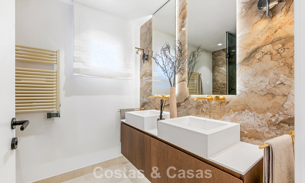 Modernised luxury beachfront apartment for sale in a prestigious beachfront development between Marbella and Estepona 802501