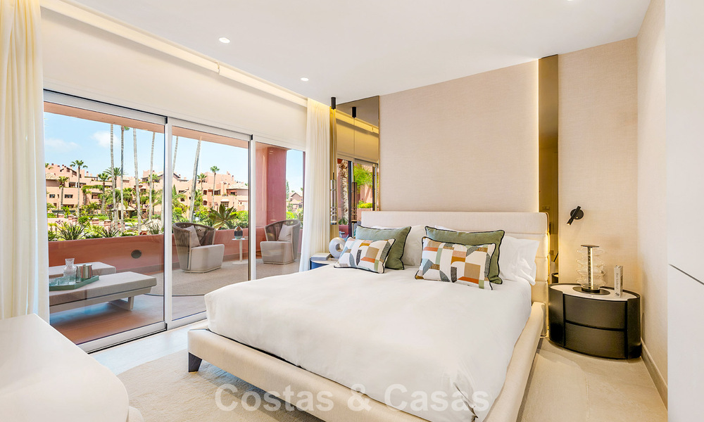 Modernised luxury beachfront apartment for sale in a prestigious beachfront development between Marbella and Estepona 802504