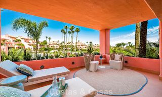 Modernised luxury beachfront apartment for sale in a prestigious beachfront development between Marbella and Estepona 802507 