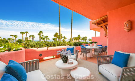 Modernised luxury beachfront apartment for sale in a prestigious beachfront development between Marbella and Estepona 802508