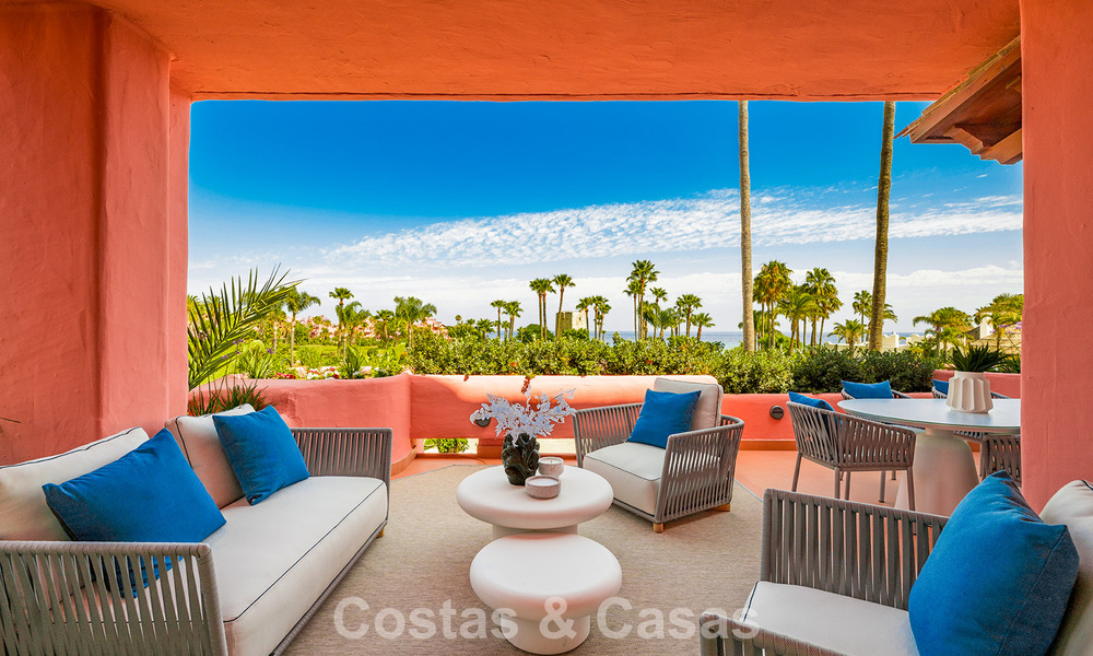 Modernised luxury beachfront apartment for sale in a prestigious beachfront development between Marbella and Estepona 802509