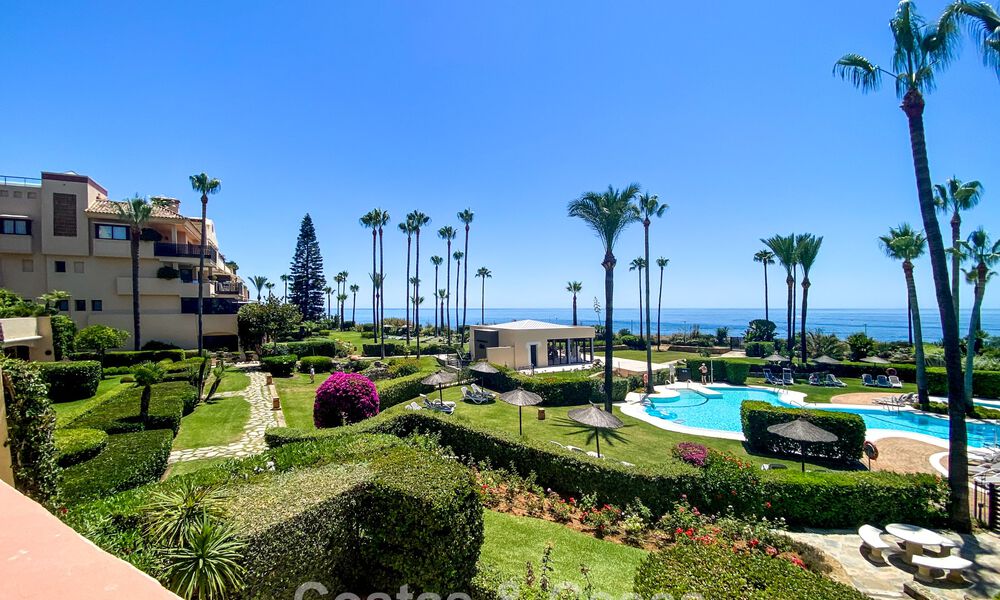 Modernised beachfront apartment with uninterrupted panoramic sea views for sale on the New Golden Mile, Marbella - Estepona 802514