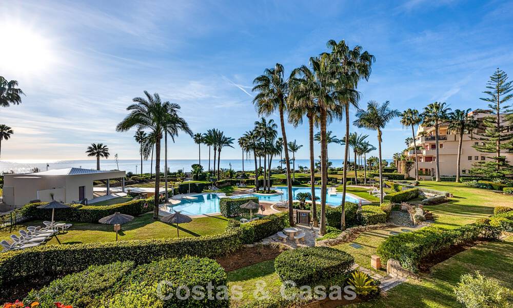 Modernised beachfront apartment with uninterrupted panoramic sea views for sale on the New Golden Mile, Marbella - Estepona 802520