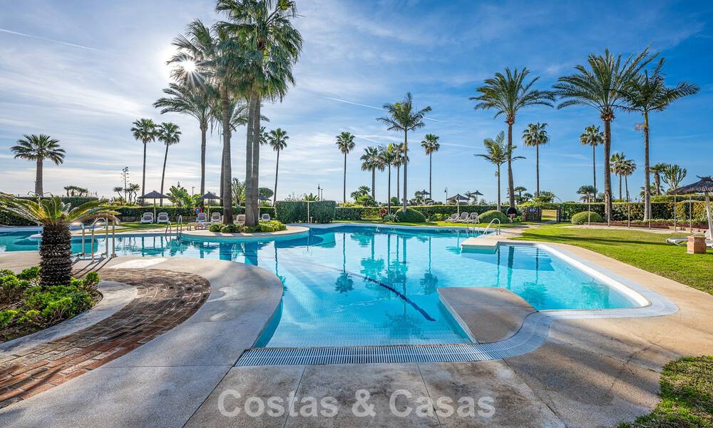 Modernised beachfront apartment with uninterrupted panoramic sea views for sale on the New Golden Mile, Marbella - Estepona 802521