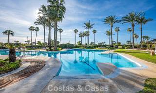 Modernised beachfront apartment with uninterrupted panoramic sea views for sale on the New Golden Mile, Marbella - Estepona 802521 