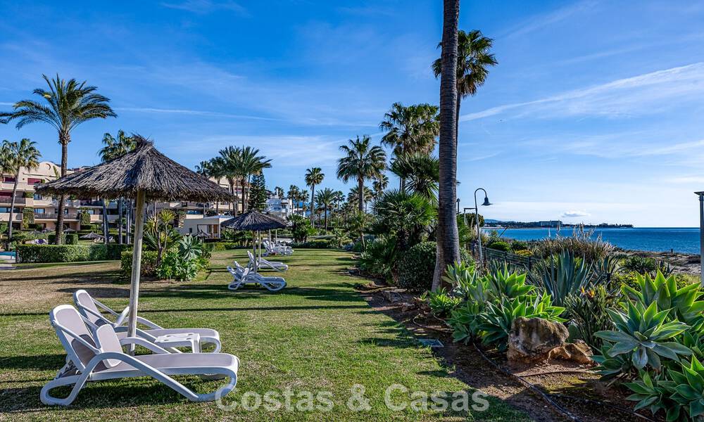 Modernised beachfront apartment with uninterrupted panoramic sea views for sale on the New Golden Mile, Marbella - Estepona 802522