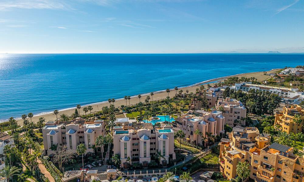 Modernised beachfront apartment with uninterrupted panoramic sea views for sale on the New Golden Mile, Marbella - Estepona 802523