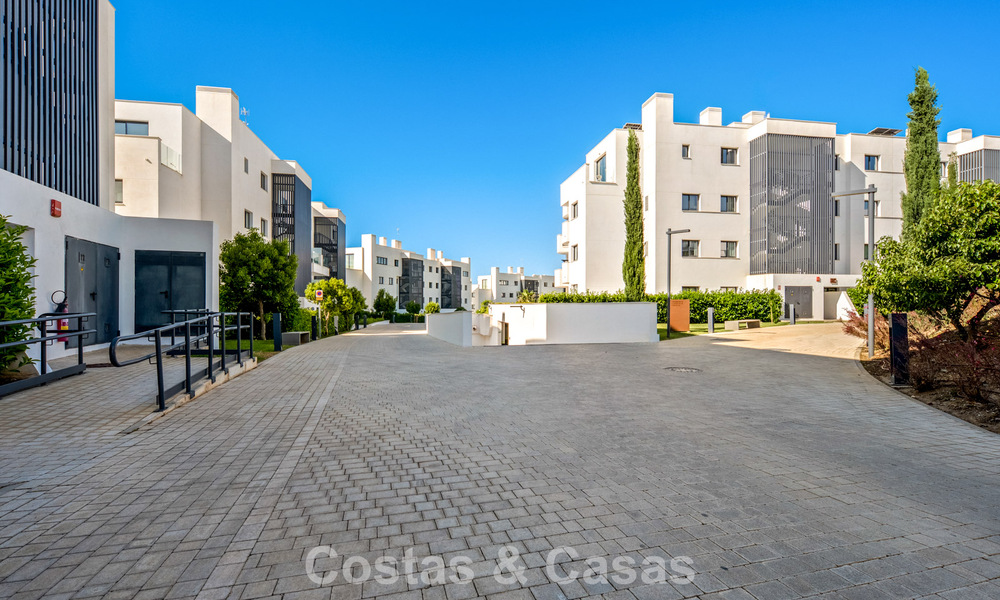 Contemporary apartment for sale in an innovative lifestyle complex in Fuengirola, Costa del Sol 802530
