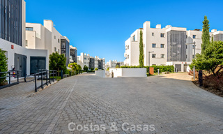 Contemporary apartment for sale in an innovative lifestyle complex in Fuengirola, Costa del Sol 802530 